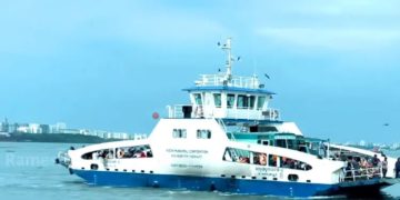 ഫോർട്ട്‌കൊച്ചിയിൽ ഓടുന്ന റോറോയിൽനിന്ന്‌ കടലിലേക്ക് ചാടാൻ ശ്രമിച്ച് യുവതി