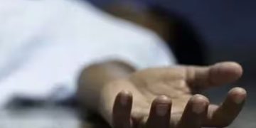 തെരഞ്ഞെടുപ്പ് ഡ്യൂട്ടിക്ക് പോയ കേരള പൊലീസിലെ ക്യാമ്പ് ഫോളോവർ ട്രെയിനിൽ കുഴഞ്ഞു വീണ് മരിച്ചു