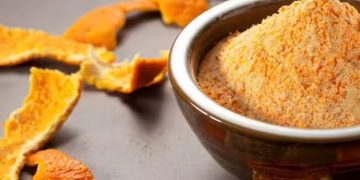 മുഖത്തെ കറുത്ത പാടുകളെയും ചുളിവുകളെയും മാറ്റാന്‍ ഓറഞ്ചിന്‍റെ തൊലി ഇങ്ങനെ ഉപയോഗിക്കാം