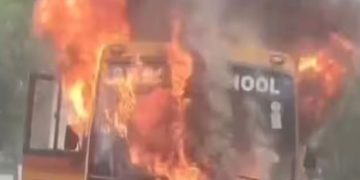 ആലപ്പുഴയിൽ സ്‌കൂള്‍ ബസിന് തീപിടിച്ചു; വൻ ദുരന്തം ഒഴിവായി തലനാരിഴയ്ക്ക്, കുട്ടികള്‍ സുരക്ഷിതര്‍