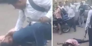യുവതിയെ കാമുകൻ സ്‌പാനർ ഉപയോഗിച്ച് ക്രൂരമായി കുത്തി കൊലപ്പെടുത്തി; ജനം കാഴ്ചക്കാരായി നിന്ന വീഡിയോ വൈറൽ