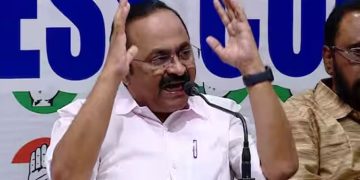 ‘മുഖ്യമന്ത്രിയും പാര്‍ട്ടി സെക്രട്ടറിയും പറയുന്നത് പരസ്പരവിരുദ്ധം’, സിപിഎം പൊട്ടിത്തെറിയിലേക്കെന്ന് വിഡി സതീശൻ