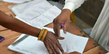 മും​ബൈ നോ​ർ​ത്ത് വെ​സ്റ്റിൽ നിയമലംഘനം നടന്നുവെന്ന് കമീഷൻ; ഉദ്ധവ് വിഭാഗം കോടതിയിലേക്ക്