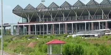 വിമാനത്താവളത്തിലെ പരിശോധന കഴിഞ്ഞ് പുറത്തിറങ്ങി; സംശയം തോന്നി പിന്തുടർന്ന് പൊലീസ്, ഒരു കിലോ സ്വർണവുമായി പിടിയിൽ