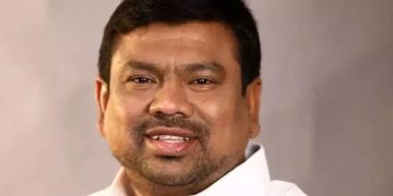 പന്നീർസെൽവത്തിനെതിരെ നവാസ് കനിയുടെ ജയം ഒന്നര ലക്ഷം വോട്ടിന്