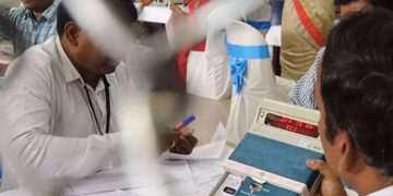 അവസാനവട്ട വോട്ടെണ്ണൽ നിർണായകമാവും; 64 സീറ്റുകളിൽ ഇഞ്ചോടിഞ്ച് പോരാട്ടം