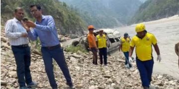 ഋഷികേശ്-ബദരീനാഥ് ദേശീയപാതയില്‍ ട്രാവലര്‍ മറിഞ്ഞ് അപകടം : എട്ടു മരണം