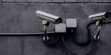 ഭാര്യയുടെ ഓരോ ചലനവും അറിയണം, നഗരത്തിലെ പൊതുക്യാമറകൾ ദുരുപയോഗം ചെയ്ത പൊലീസുകാരനെതിരെ നടപടി