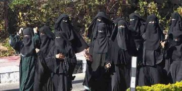 ഹിജാബോ ബുര്‍ഖയോ ധരിച്ചവര്‍ക്ക് ക്ലാസില്‍ പ്രവേശനമില്ല; മുംബൈ കോളജിനെതിരെ ഹര്‍ജിയുമായി വിദ്യാര്‍ത്ഥികള്‍