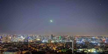 നീലയും പച്ചയും ചാലിച്ച വര്‍ണങ്ങളില്‍ ആകാശത്ത് നിന്നൊരു അതിഥി; തുർ‌ക്കിയെ ത്രില്ലടിപ്പിച്ച് ഉൽക്ക കാഴ്‌ച