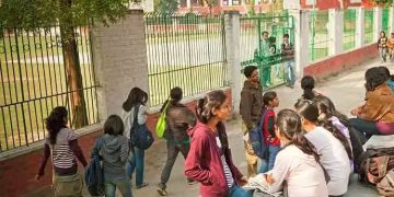 ഹിജാബിന് പിന്നാലെ ടി-ഷർട്ടിനും കീറിയ മോഡൽ ജീൻസിനും നിരോധനം ഏർപ്പെടുത്തി മുംബൈയിലെ കോളജ്