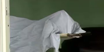 ഭര്‍ത്താവിനൊപ്പം ബൈക്കിൽ യാത്ര ചെയ്യുന്നതിനിടെ അപകടം: അങ്കണവാടി അധ്യാപികയ്ക്ക് ദാരുണാന്ത്യം