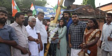 മണിപ്പുഴയിലെ സിഗ്നൽ പോസ്റ്റിൽ റീത്തുവെച്ച് യൂത്ത്​ കോൺഗ്രസ്