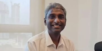 19 വർഷമായി പൊട്ടിപ്പൊളിയാത്ത റോഡ് പണിത ​എൻജിനീയറെ തേടിപ്പിടിച്ച് വ്ളോഗർ