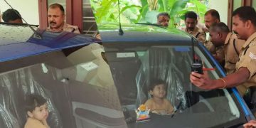 കളിക്കുന്നതിനിടെ കാറിനുള്ളിൽ കുടുങ്ങി; രണ്ടു വയസുകാരന് ഫയർഫോഴ്സ് രക്ഷകരായി