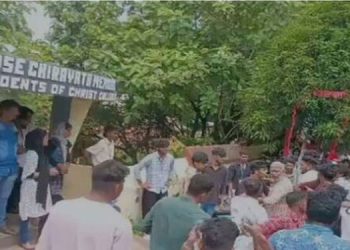 തുറിച്ച് നോക്കിയെന്ന നിസാരകാര്യം; ക്രൈസ്റ്റ് കോളേജിൽ തല്ലുമാല, 9 വിദ്യാർത്ഥികൾക്ക് സസ്പെൻഷൻ