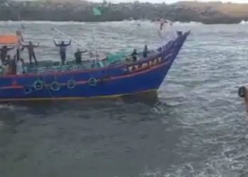 മുതലപ്പൊഴിയിൽ വീണ്ടും അപകടം; ഫിഷറീസ് ഗാർഡുകൾക്കും മത്സ്യത്തൊഴിലാളികൾക്കും പരിക്ക്‌