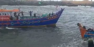 മുതലപ്പൊഴിയിൽ വീണ്ടും അപകടം; ഫിഷറീസ് ഗാർഡുകൾക്കും മത്സ്യത്തൊഴിലാളികൾക്കും പരിക്ക്‌