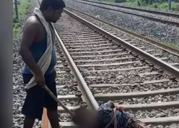 മോഷണം സംശയിച്ച് 12കാരന് റെയിൽവേ ട്രാക്കിൽ കെട്ടിയിട്ട് ക്രൂര മർദനം