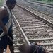 മോഷണം സംശയിച്ച് 12കാരന് റെയിൽവേ ട്രാക്കിൽ കെട്ടിയിട്ട് ക്രൂര മർദനം