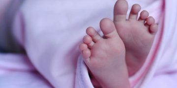 നവജാതശിശുവിനെ സ്‌കൂൾ വരാന്തയിൽ ഉപേക്ഷിച്ചു; അമ്മയ്‌ക്കെതിരെ കേസ്