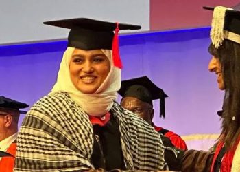 യു.കെയിലെ ബിരുദദാന ചടങ്ങില്‍ ഫലസ്തീന് ഐക്യദാര്‍ഢ്യവുമായി മലയാളി വിദ്യാർഥിനി