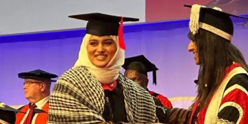 യു.കെയിലെ ബിരുദദാന ചടങ്ങില്‍ ഫലസ്തീന് ഐക്യദാര്‍ഢ്യവുമായി മലയാളി വിദ്യാർഥിനി