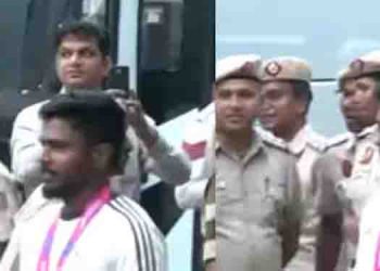 അഭിമാന നിമിഷം; ലോകകപ്പ് മെഡലണിഞ്ഞ് നിറപുഞ്ചിരിയോടെ സഞ്ജു പറന്നിറങ്ങി- വീഡിയോ