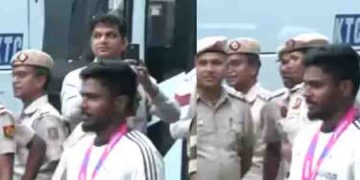 അഭിമാന നിമിഷം; ലോകകപ്പ് മെഡലണിഞ്ഞ് നിറപുഞ്ചിരിയോടെ സഞ്ജു പറന്നിറങ്ങി- വീഡിയോ