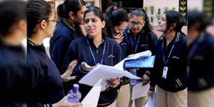 സിബിഎസ്ഇ പന്ത്രണ്ടാം ക്ലാസ് ബോർഡ് പരീക്ഷ 2026 മുതൽ രണ്ടു തവണ നടത്തിയേക്കും