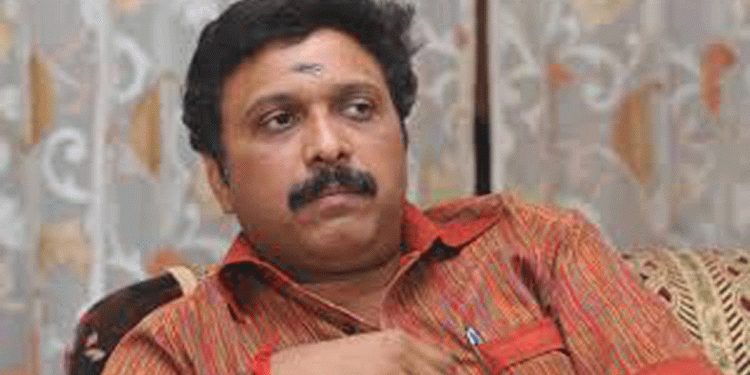 ഇരുചക്ര വാഹനത്തിന് പിന്നിലിരുന്ന് ഡ്രൈവ് ചെയ്യുന്നയാളോട് സംസാരിക്കുന്നത് തടയാനുള്ള നടപടി അപ്രായോഗികമെന്ന് ഗതാഗത മന്ത്രി കെ ബി ഗണേഷ് കുമാർ