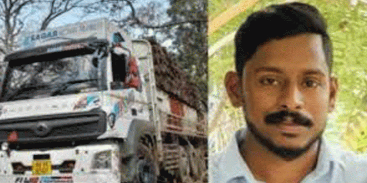 ലോറിയുടെ ജിപിഎസ് ലൊക്കേഷൻ മണ്ണിടിച്ചിലുണ്ടായ സ്ഥലത്ത്, ഗംഗാവലി പുഴയിലെ തെരച്ചിലിന് നാവികസേനയെത്തുമെന്ന് കളക്ടർ