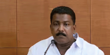 കൈക്കൂലി കേസിൽ പ്രതിയായ തൊടുപുഴ നഗരസഭ ചെയർമാൻ സനീഷ് ജോർജ് രാജിവെച്ചു