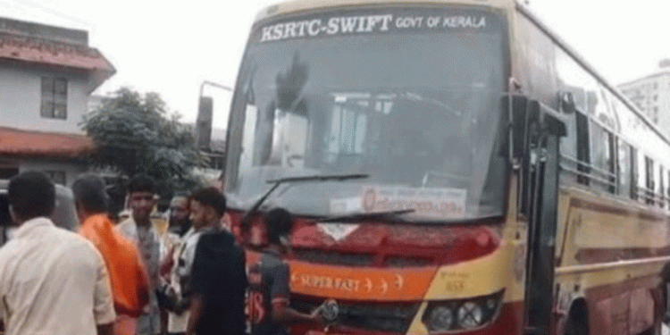 ഓടിക്കൊണ്ടിരുന്ന കെഎസ്ആര്സി ബസിന് തീപിടിച്ചു