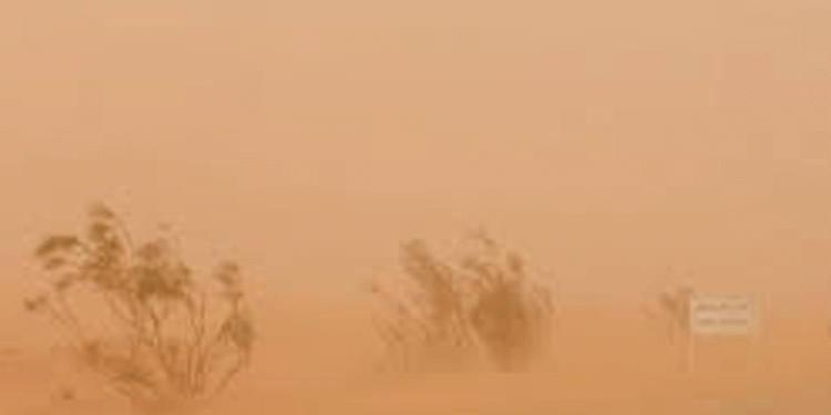 കുവൈത്തില്‍ കനത്ത ചൂടിനൊപ്പം പൊടിക്കാറ്റ്