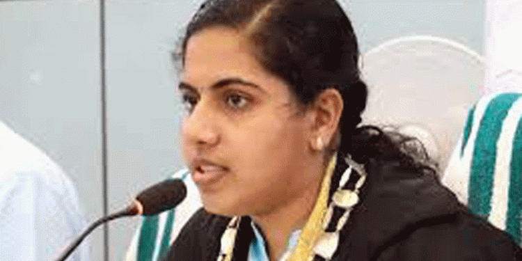 ഓടയിലേക്ക് കക്കൂസ് മാലിന്യം ഒഴുക്കുന്നെന്ന വാട്സാപ്പ് പരാതിയിൽ നടപടി തുടങ്ങി ; മേയര്‍ ആര്യാ രാജേന്ദ്രൻ