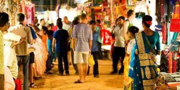 ഈ സംസ്ഥാനങ്ങളെ കണ്ടുപഠിക്കൂ, ഇവിടെ കടകൾ പൂട്ടുന്നില്ല; പൊടിപൊടിച്ച് രാത്രി കച്ചവടം