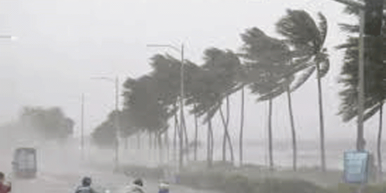 മൺസൂൺ പാത്തി സജീവം ; അതിശക്തമായ മഴയ്ക്ക് സാധ്യത