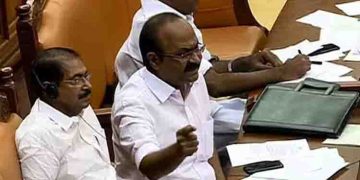 നഗരത്തിൽ വെള്ളക്കെട്ട് ഉണ്ടായിട്ട് ആരും തിരിഞ്ഞു നോക്കിയില്ലെന്ന് സതീശൻ; മഴപെയ്താൽ വെള്ളം കയറുമെന്ന് മന്ത്രി