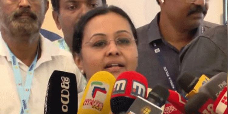 മലപ്പുറത്ത് നിപ വൈറസ് സംശയിക്കുന്ന സാഹചര്യത്തില് ആരോഗ്യ വകുപ്പ് മന്ത്രി വീണാ ജോര്ജിന്റെ നേതൃത്വത്തില് ഉന്നതതല യോഗം ചേര്ന്നു