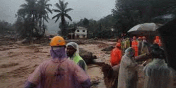 വയനാട്ടിലെ ഉരുൾപൊട്ടലുണ്ടായ ദുരന്തഭൂമിയിലേക്ക് പോലീസ് നായ്ക്കളായ മായയും മർഫിയുമെത്തും