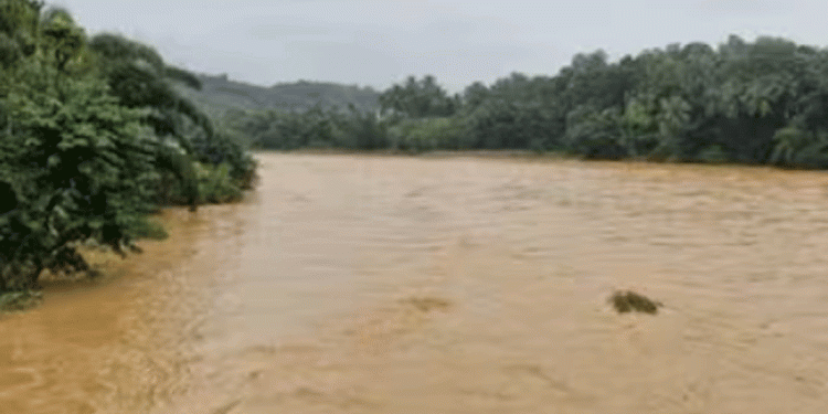 സംസ്ഥാനത്തെ നദികളിൽ ജലനിരപ്പ് അപകടകരമായി ഉയരുന്ന സാഹചര്യത്തിൽ മുന്നറിയിപ്പ് പുറപ്പെടുവിച്ച് കേന്ദ്ര ജല കമ്മീഷൻ