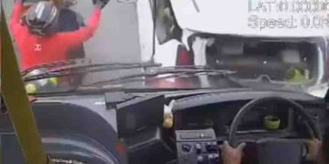 ഫ്ലൈ ഓവറിൽ വെച്ച് നിയന്ത്രണംവിട്ട് ബിഎംടിസി ബസ്; ബൈക്കുകളും കാറുകളും ഉൾപ്പെടെ നിരവധി വാഹനങ്ങളിൽ ഇടിച്ചുകയറി