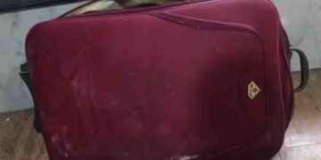 ചുവന്ന സ്യൂട്ട്കേസില്‍ നിന്ന് രക്തം, പരിശോധനയില്‍ മൃതദേഹം, മുംബൈ റെയില്‍വേ സ്റ്റേഷനില്‍ 2 പേര്‍ അറസ്റ്റില്‍