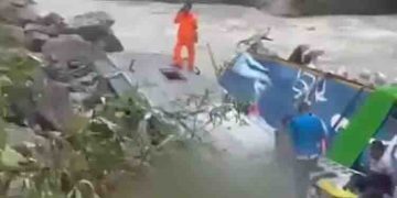 ഇന്ത്യയിൽ നിന്ന് പുറപ്പെട്ട ബസ് നേപ്പാളിൽ നദിയിലേക്ക് മറിഞ്ഞു, 14 മരണം, രക്ഷാപ്രവർത്തനം തുടരുന്നു