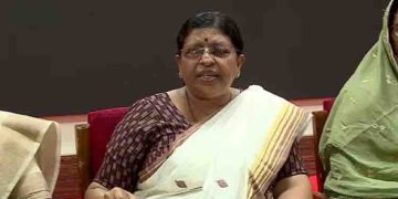 ഹേമ കമ്മിറ്റി റിപ്പോര്‍ട്ട്: മന്ത്രിയെ തള്ളി വനിതാ കമ്മീഷന്‍, പരാതിയില്ലാതെ കേസെടുക്കാനാകില്ലെന്ന് സതീദേവി