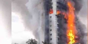 ബം​ഗ്ലാദേശിൽ പ്രതിഷേധക്കാർ നക്ഷത്ര ഹോട്ടലിന് തീവെച്ചു, 24 പേർ കൊല്ലപ്പെട്ടു