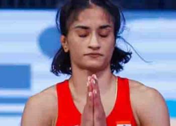 കടുപ്പിച്ച് പ്രതിപക്ഷം, വിനേഷ് ഫോഗട്ടിന്റെ അയോഗ്യതയിൽ ഗൂഢാലോചനയുണ്ടോ എന്ന് അന്വേഷിക്കണം; രാജ്യസഭയിൽ നോട്ടീസ്