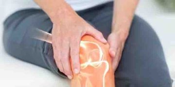 സമ്മർദ്ദവും കാൽമുട്ടു വേദനയും തമ്മിലുള്ള ബന്ധം എന്താണ്? വിദ​ഗ്ധർ പറയുന്നത് ഇങ്ങനെ