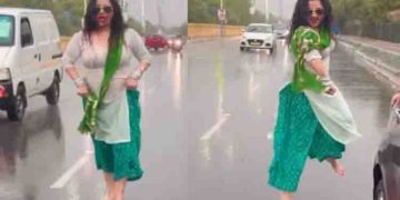 തിരക്കുള്ള റോഡിൽ മഴയത്ത് യുവതിയുടെ ഡാൻസ്, വിവരങ്ങൾ തരൂ എന്ന് പൊലീസ്